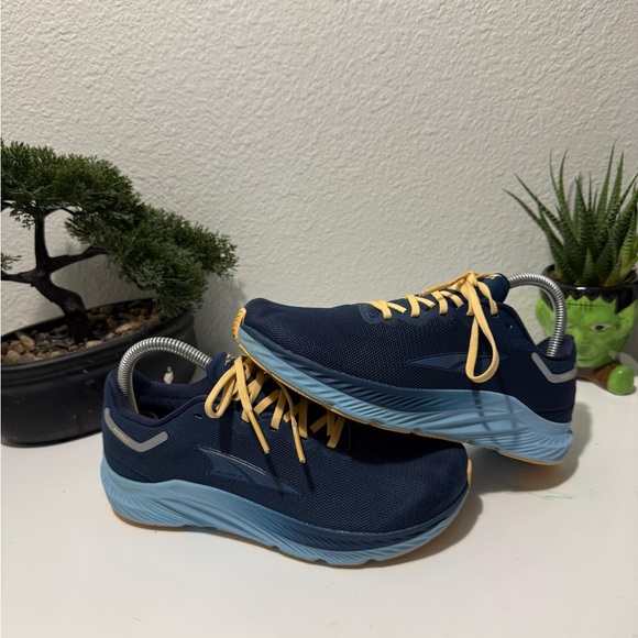 Altra like new Women's Navy and Light Blue Athletic Shoes - Picture 2 of 5